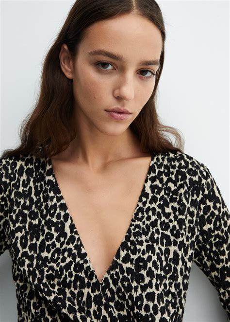 Vestido textura animal print - Mujer | MANGO OUTLET España (Península y ...