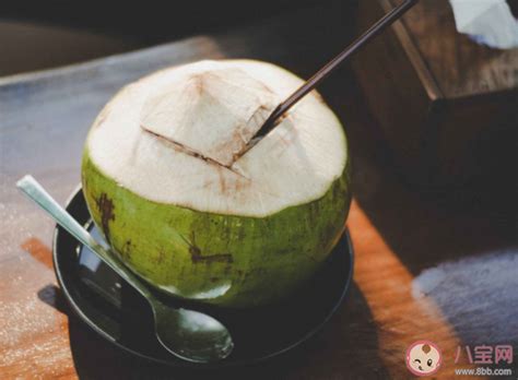 怎么判断椰子汁有没有变质 怎么挑选新鲜的椰子 _八宝网
