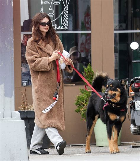 EMILY RATAJKOWSKI Out Walking Her Dog in New York 04/16/2025 – HawtCelebs