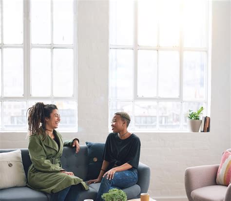 Two-Person Conversation 的图像结果