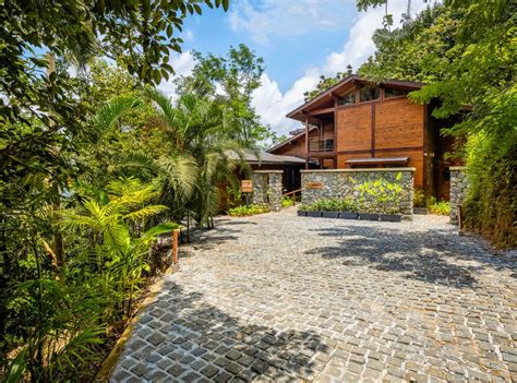 Luxury Homestays In Kozhikode |The Malabar Villa Iris, amã Stays & Trails