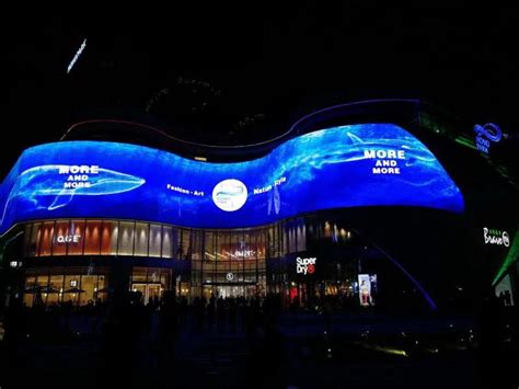 大型购物中心透明LED屏-西安MOMOPARK—深圳市摩西尔电子有限公司