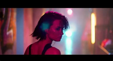 Demi Lovato Owns the Wet Hair Look in ‘Cool for the Summer’ Video ...