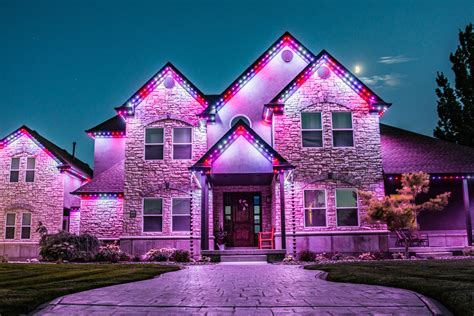 Create a Red and White Christmas Decoration Theme This Year | JellyFish ...