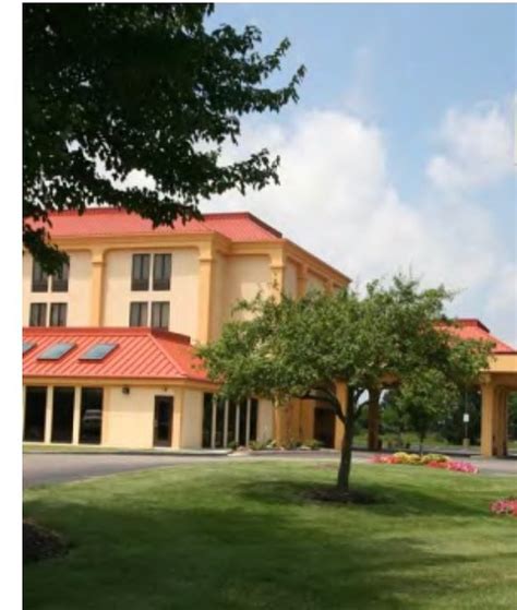 COUNTRY INN & SUITES BY RADISSON, CANTON NEAR HALL OF FAME (Ohio ...