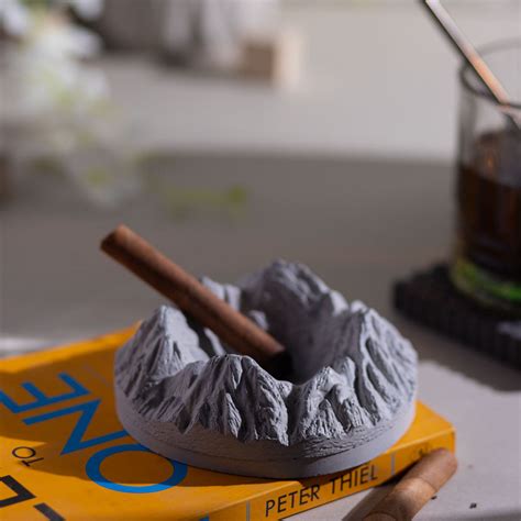 Mount Mountain Inspired Concrete Ashtray – Greyt
