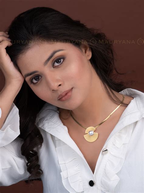 MAURYANA - Stainless Steel 18k Gold Plated Artificial Pearl Pendant Ne