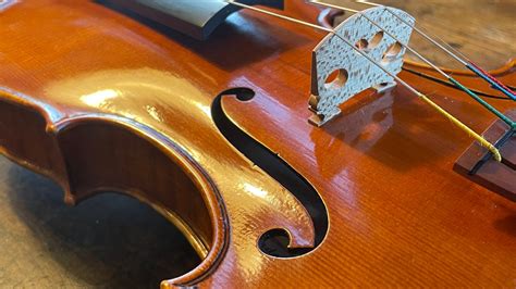 Varnishing a Violin - Ruschil & Bailly
