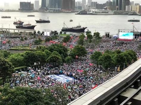 行动了！香港市民举行"控诉暴力大集会"：向黑暴喊停_手机新浪网