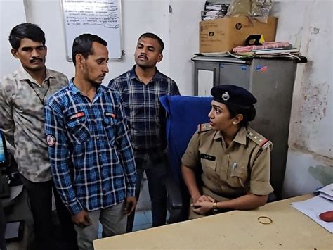 Parking attendant arrested for misbehaving with driver at Surat Railway ...
