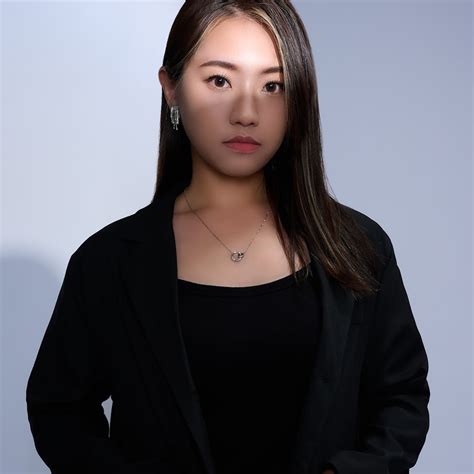 𝑯𝒂𝒏𝒏𝒂𝒉 𝑪𝒉𝒆𝒏 | 這麼早就在放聖誕節照片沒關係吧🙂‍↔️ 大不了快到了再拍一組啊👐 #聖誕節 #信義 #christmas ...