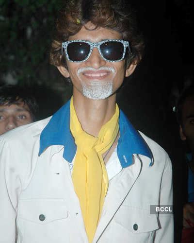 Big B's fan spotted dressed like 'BHTB'- The Etimes Photogallery Page 2