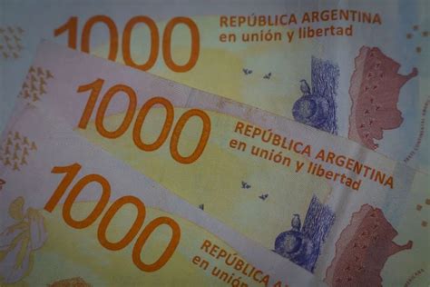 通胀率超100％，1000块只能买1斤西红柿，阿根廷宣布：2000纸币上市_腾讯新闻