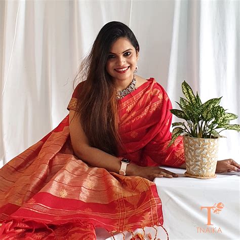 Vibrant Red Saree: Look Stunning in This Cotton Jamdani Masterpiece ...