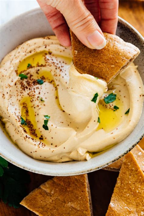 Hummus: This easy recipe 15 minutes to make!