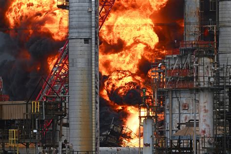 Explosion causes massive fire at troubled Martinez refinery – The ...