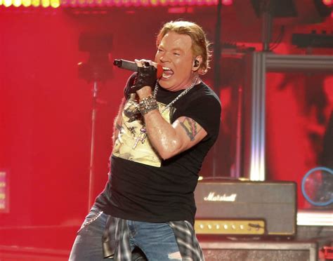 Guns N’ Roses announces a world tour, 2 new songs