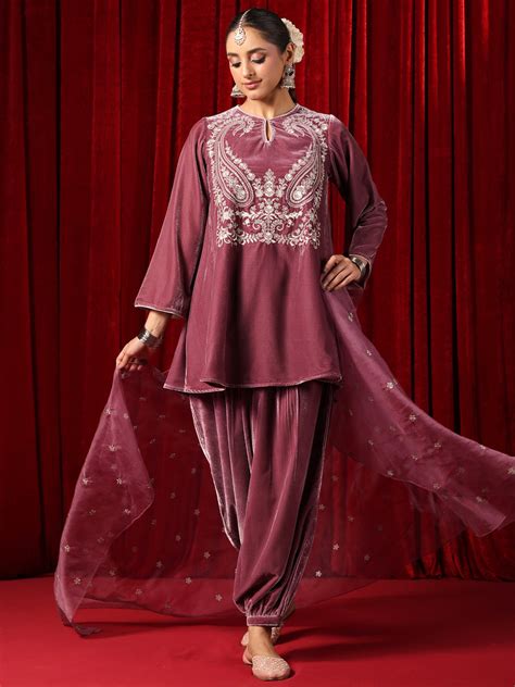 Buy Women's Embroiderd Velvet Kurta Set Online in India | Anayna