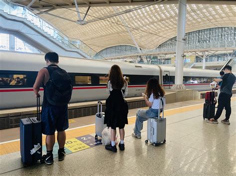 铁路迎暑运返程客流高峰 杭州铁警增派警力维护治安_手机新浪网