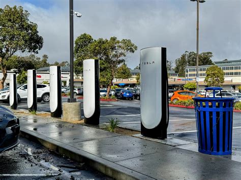 Bayhill Shopping Center