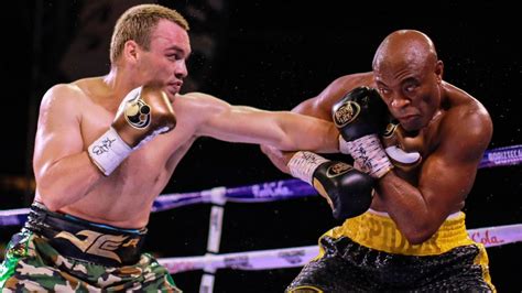 Anderson Silva stuns Julio Cesar Chavez Jr. by split decision in boxing ...