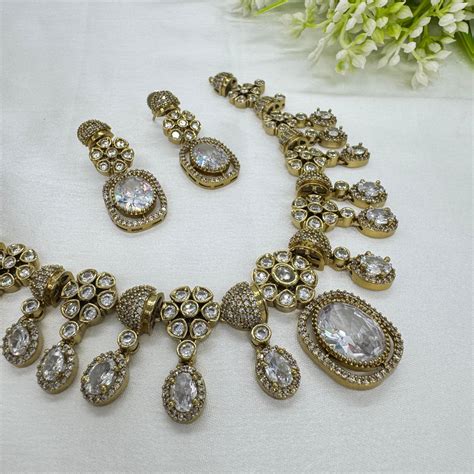 Victorian White Kundan Necklace Earrings Set – The Girivara