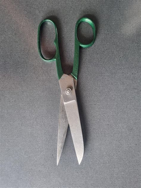 How to Clean Rust Off Scissors 的图像结果