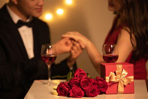 不过节送什么礼物最新素材