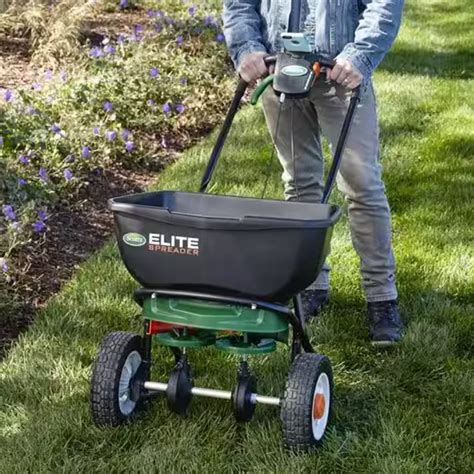 Disperse Fertilizer Faster with the Scotts Elite Spreader