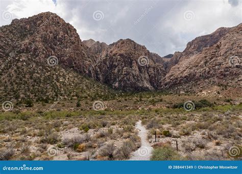 Red Rock Canyon - Ice Box Canyon Trailhead Hiking Path with Scenic View ...