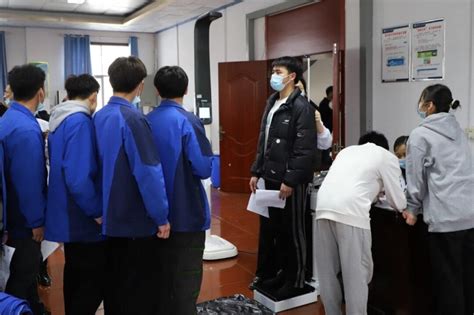 记者探访荆州高考体检现场 十个考生九个近视眼-新闻中心-荆州新闻网
