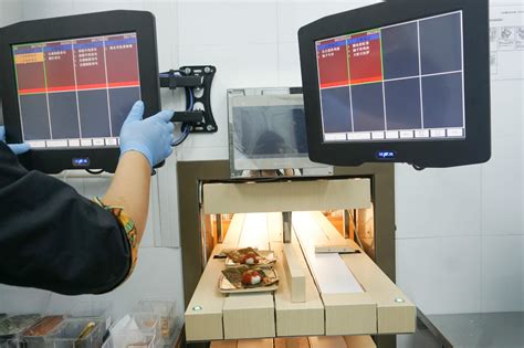 智能机器人引领中国餐饮特色服务