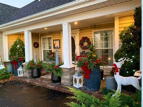 How To Waterproof Outdoor Christmas Decorations | Storables