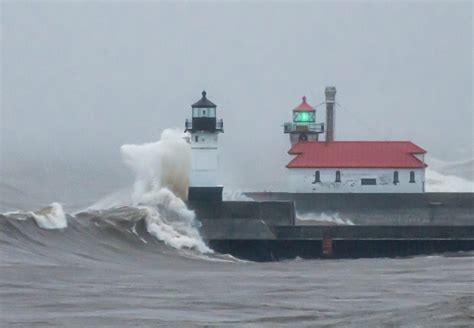 Duluth Harbor Cam: Storm Surge!