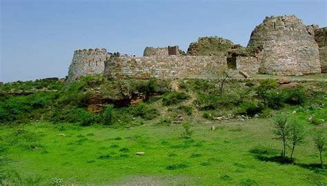 Tughlaqabad Fort Delhi Is A Historical Site You Must Visit In 2025