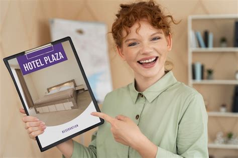 Agent de voyage offrant la planification de voyage aux clients | Photo ...