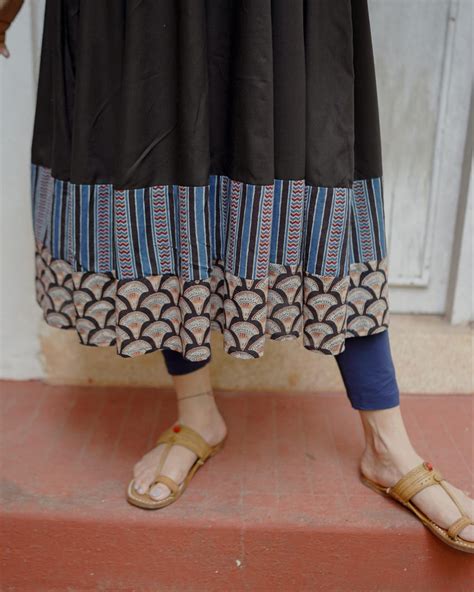 RS.600/- (50% Off on MRP Rs.1200/-) (code-1196bk) – Blocks & Prints