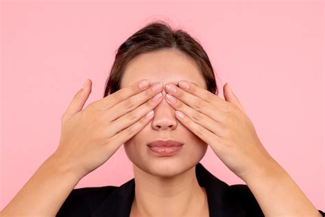 Pink Eye In Flu Season: Symptoms, Causes, Dos And Don'ts Of ...