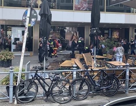 突发！外媒：柏林发生汽车冲撞人群事件，已造成至少1死30伤