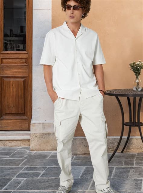 Buy Men Solid Slim Fit Shirt Online at just Rs. 1099.0 - 1000015053551 ...