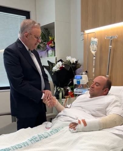 Australian PM praises man who disarmed attacker at Bondi Beach - OrissaPOST