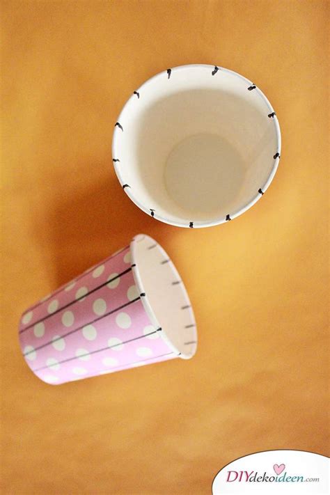 Pappbecherblumen basteln mit Kleinkindern - DIY Bastelideen für die ...