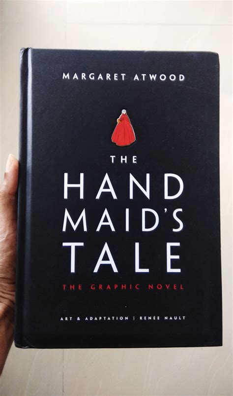 Handmaid's Tale, The (Graphic Novel) : Atwood, Margaret: Amazon.in: Books