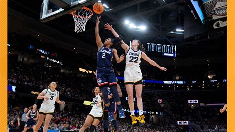 Iowa vs. UConn score: Caitlin Clark, Paige Bueckers highlights ...