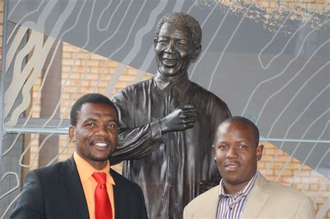 Visitors pay tribute to Madiba at the Nelson Mandela Foundation ...