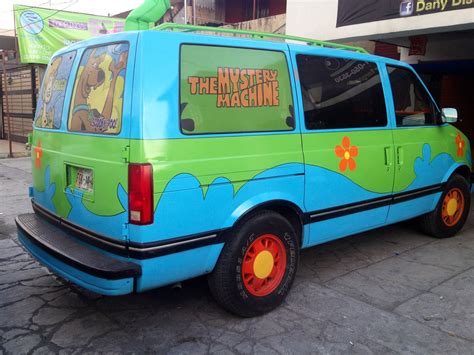 The Mystery Machine Scooby Doo Astro Van