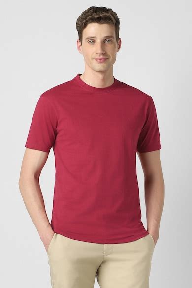 Buy Men Red Solid Round Crew Neck T-shirt Online - 40226323 | Peter England