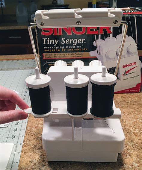 How to Thread Singer Serger 的图像结果