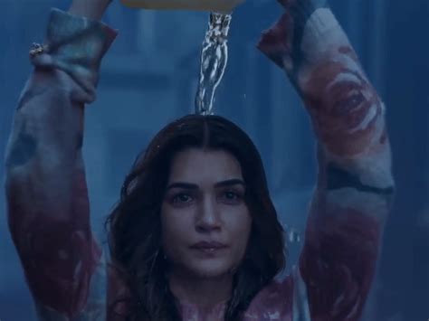 Petrol poured on Kriti Sanon's head, Dhanush set the village on fire