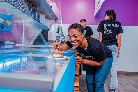 Insomnia Cookies | JOIN OUR TEAM